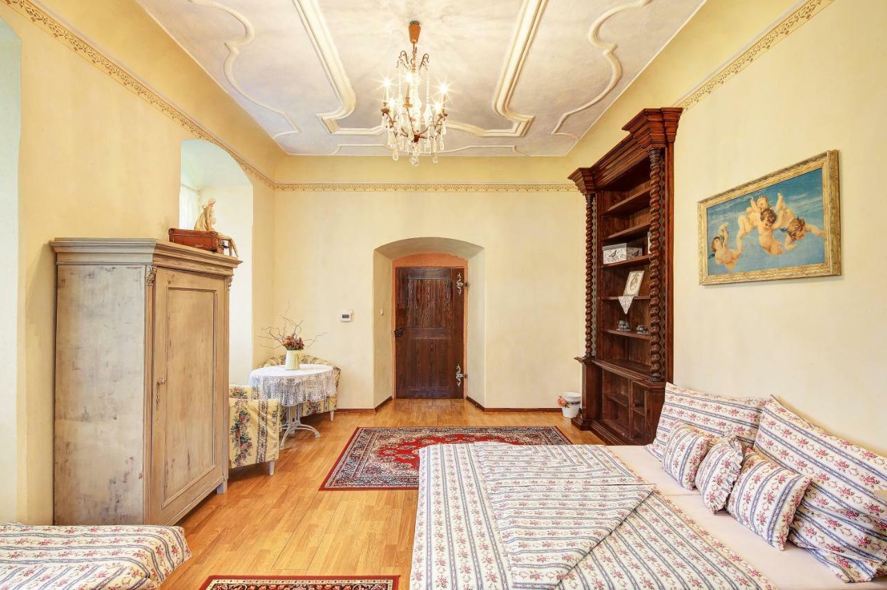 Dum Zameckych Kaplanu Hotel Valec Kültér fotó