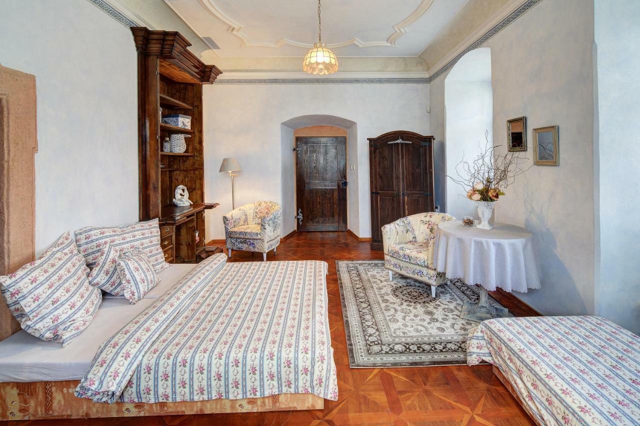 Dum Zameckych Kaplanu Hotel Valec Kültér fotó