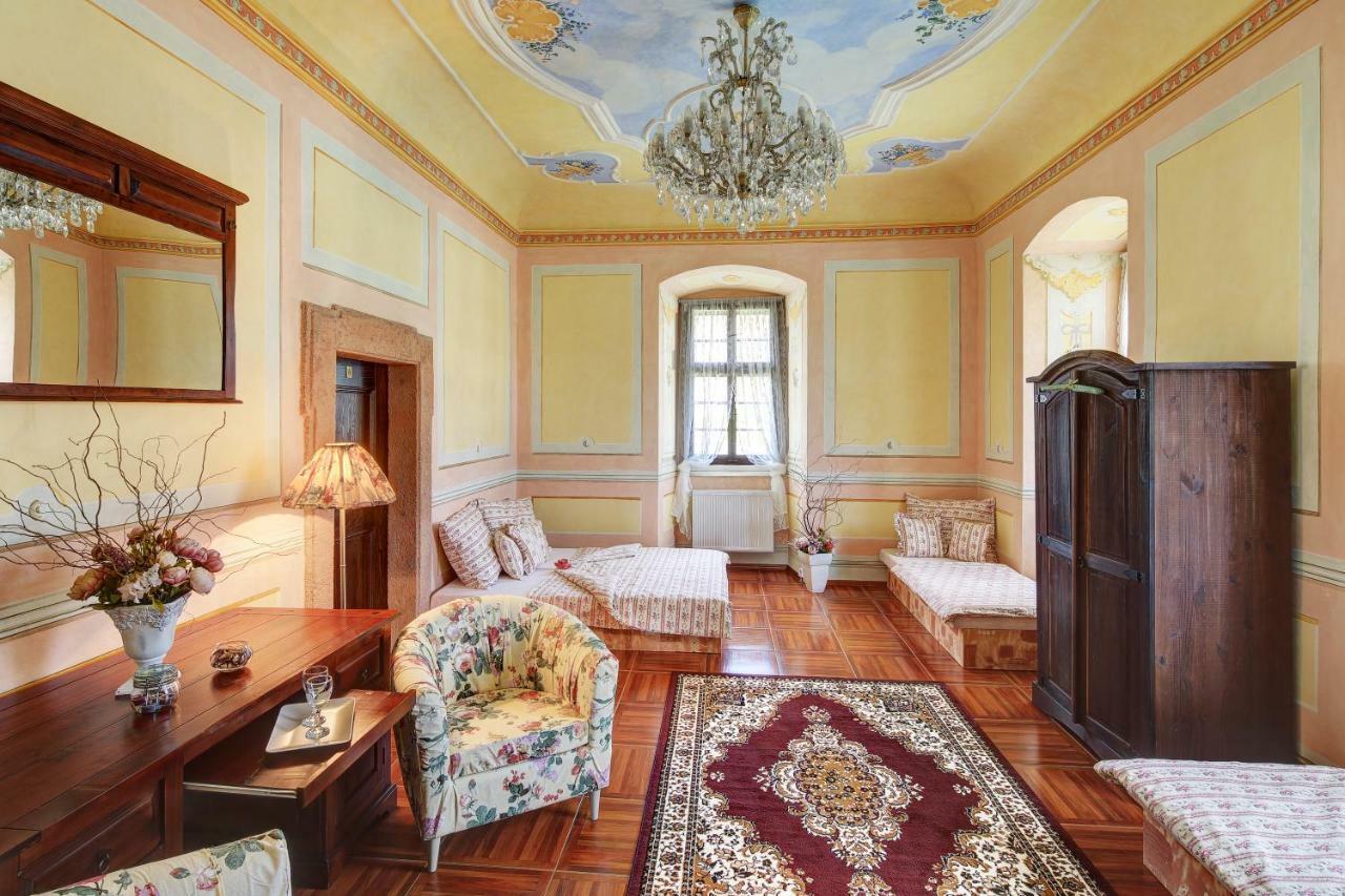 Dum Zameckych Kaplanu Hotel Valec Kültér fotó