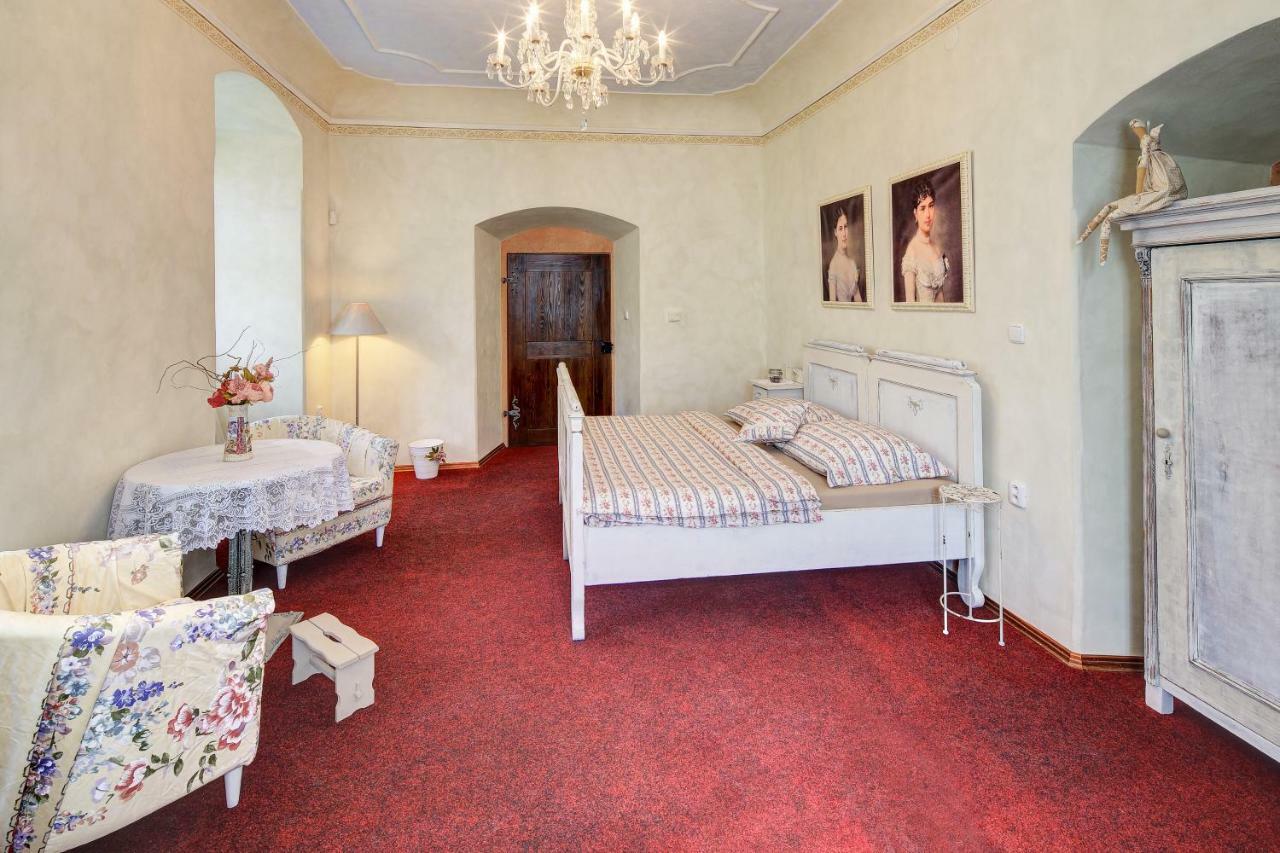 Dum Zameckych Kaplanu Hotel Valec Kültér fotó