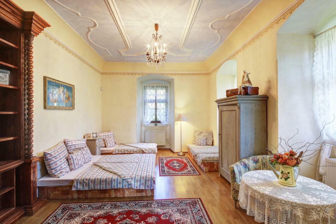 Dum Zameckych Kaplanu Hotel Valec Kültér fotó