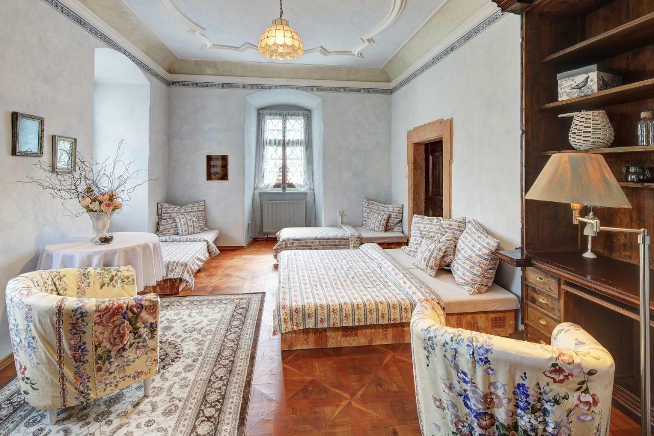 Dum Zameckych Kaplanu Hotel Valec Kültér fotó
