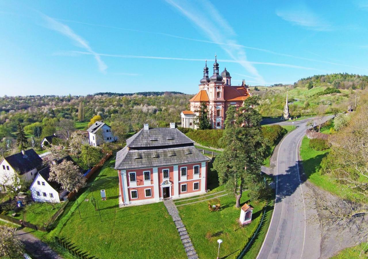 Dum Zameckych Kaplanu Hotel Valec Kültér fotó