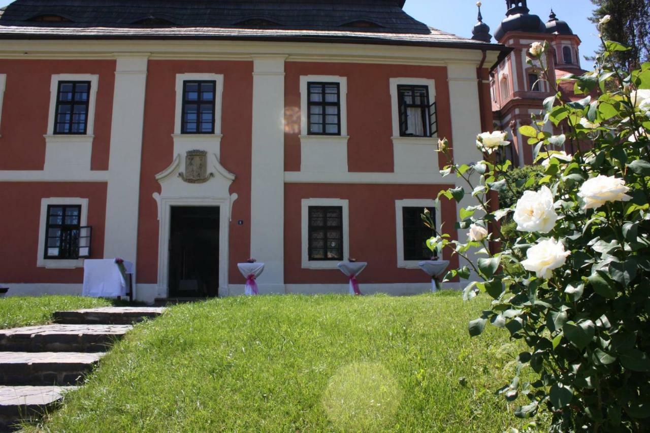 Dum Zameckych Kaplanu Hotel Valec Kültér fotó