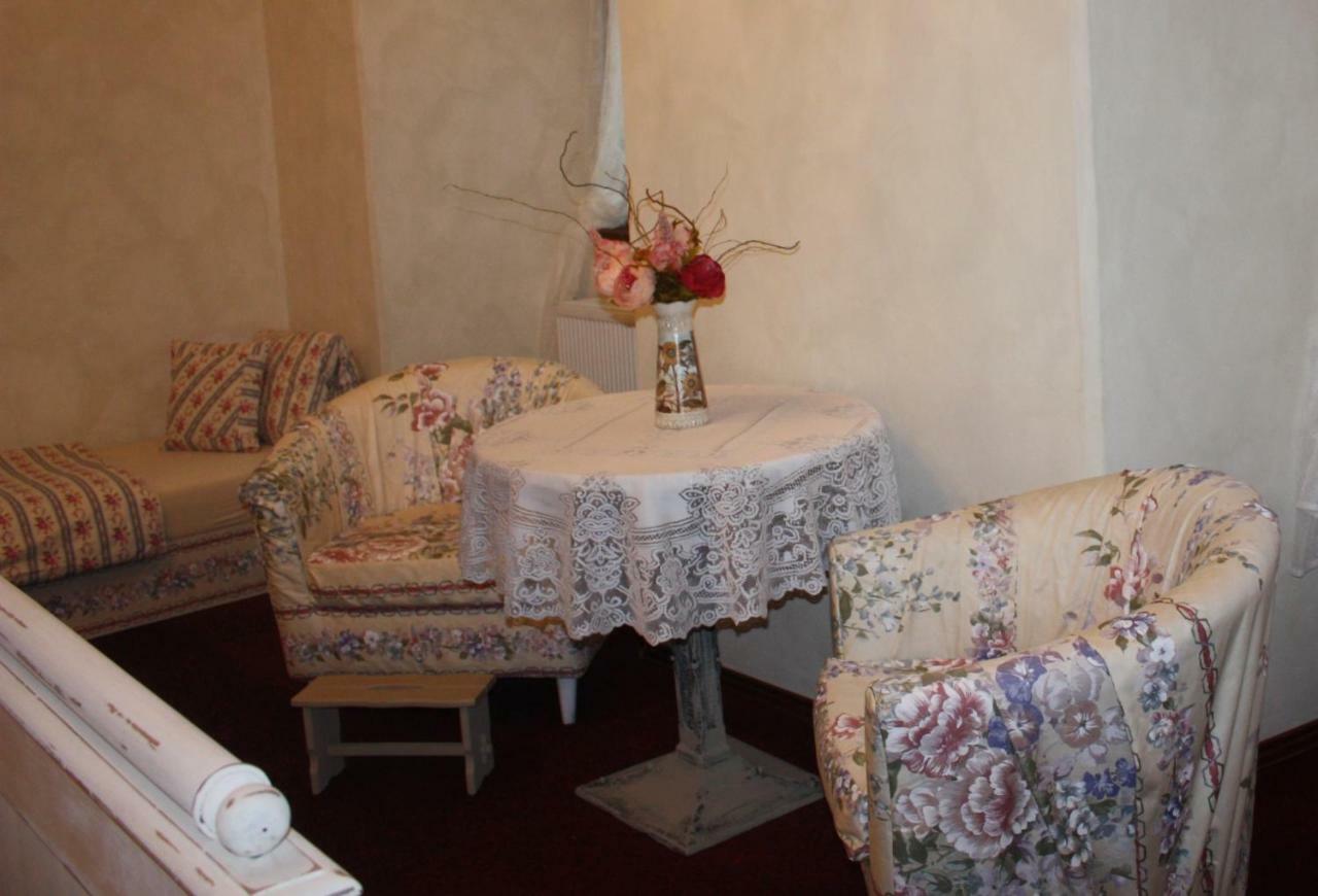 Dum Zameckych Kaplanu Hotel Valec Kültér fotó