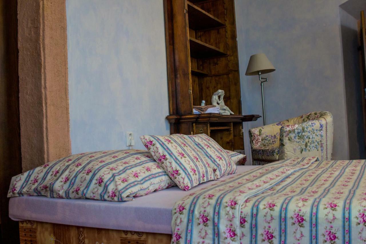 Dum Zameckych Kaplanu Hotel Valec Kültér fotó