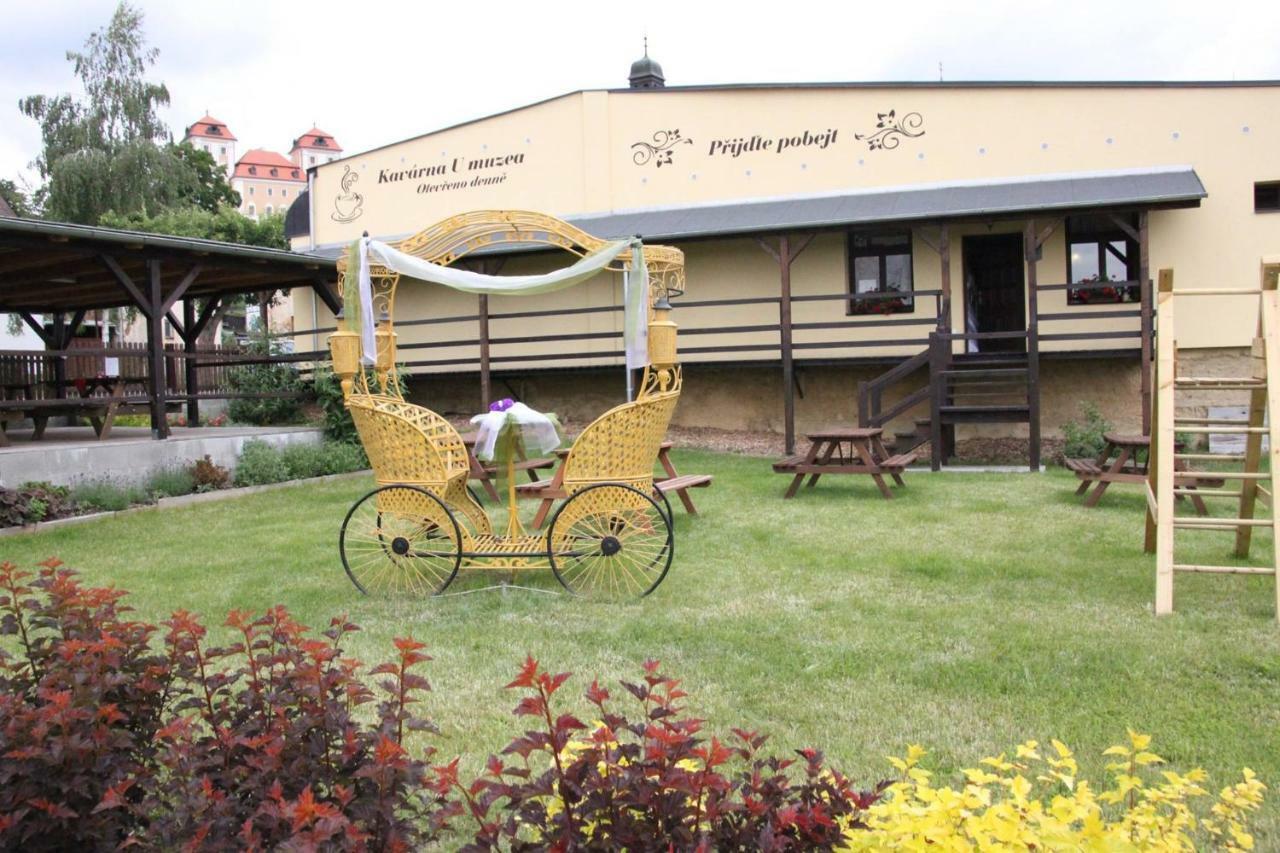 Dum Zameckych Kaplanu Hotel Valec Kültér fotó